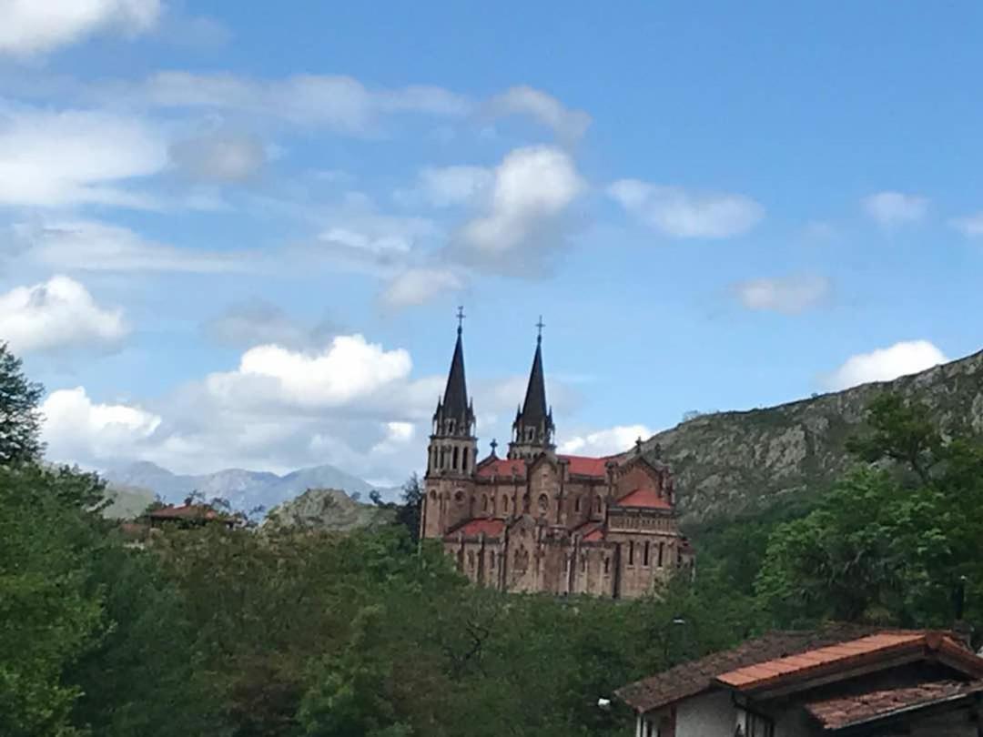 La Plaza De Cangas Apartamento Turistico Onís Buitenkant foto